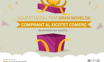 Fem gran Novelda comprant al xicotet comerç