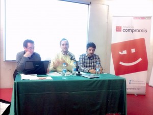 D'esquerra a dreta: Ignasi Amorós (STEPV), Fran Ferri (diputat a les Corts de Coalició Compromís) i Vicent López (responsable d'Institucional de Bloc-Compromís per Novelda) en la xarrada sobre la LOMQE